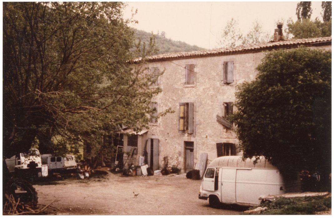 façade antérieure, vue partielle