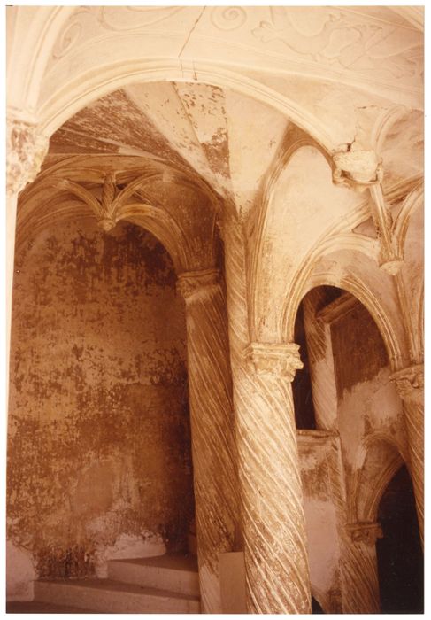 escalier monumental, vue partielle