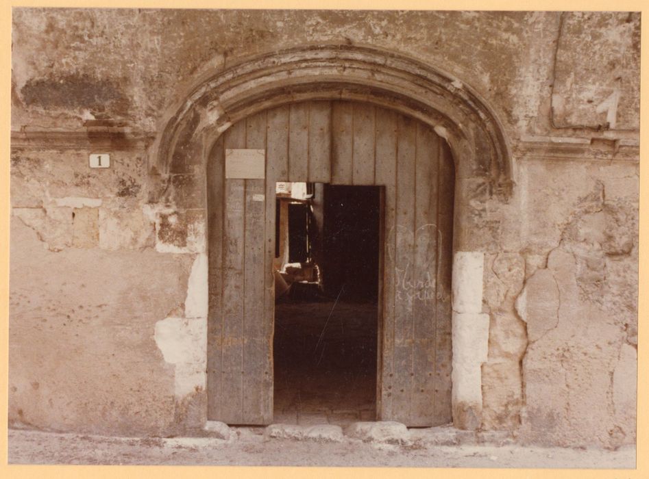 porte d’accès sur rue