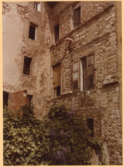 façades postérieures, vue partielle