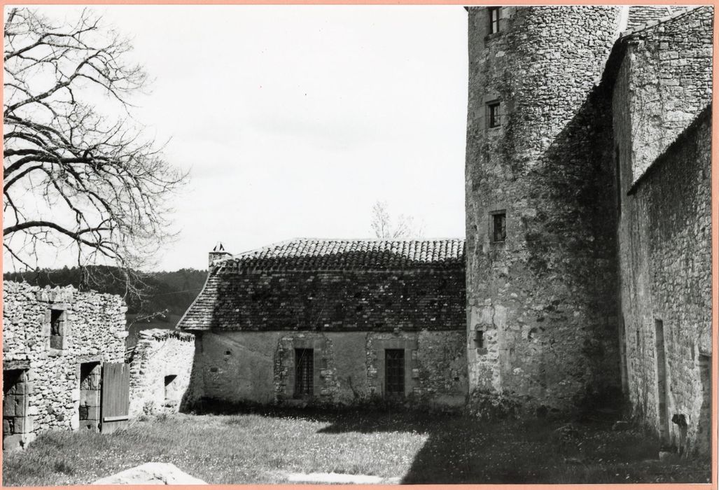 aile en retour est, façade ouest