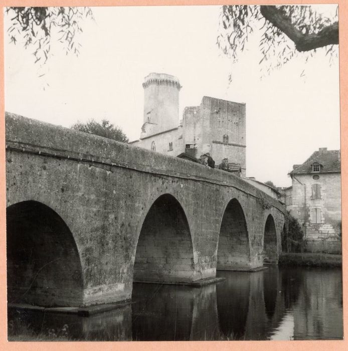 vue générale du pont depuis l’aval, rive nord