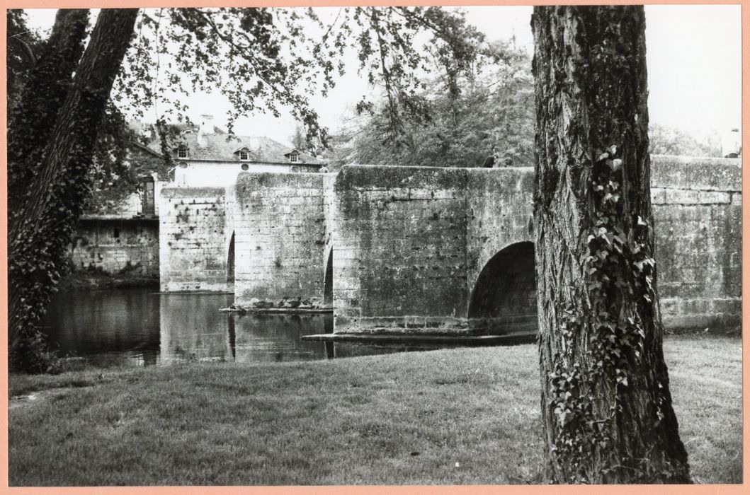 vue générale du pont depuis l’amont, rive nord