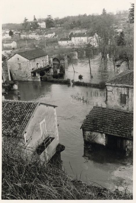 crue de la rivière de la Dronne depuis le château