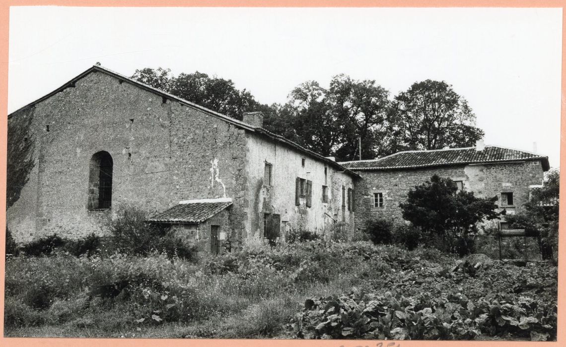 chevet et façade latérale nord de la maison accolée