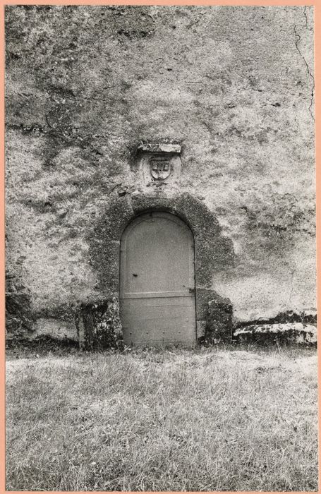 porte d’accès ouest au bas-côté sud