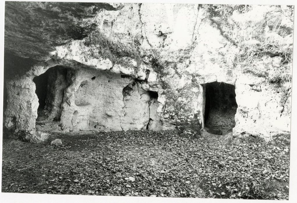 vue partielle du site : porte d’entrée défensive