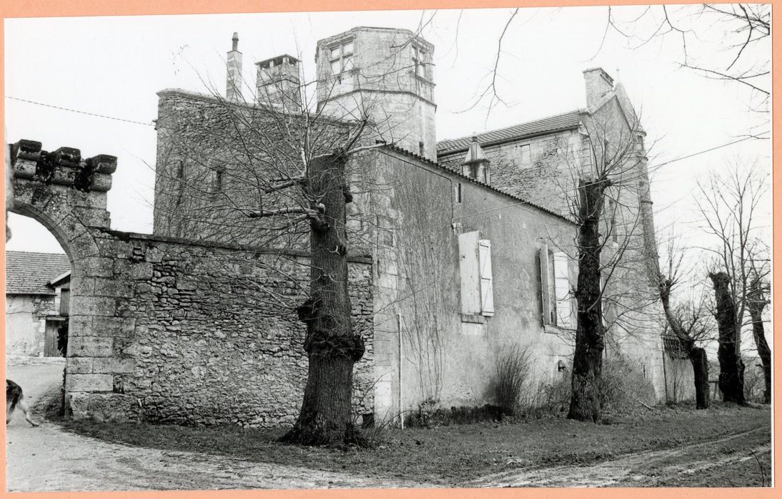 bâtiment bordant la cour intérieure au sud-ouest, façade sud-ouest