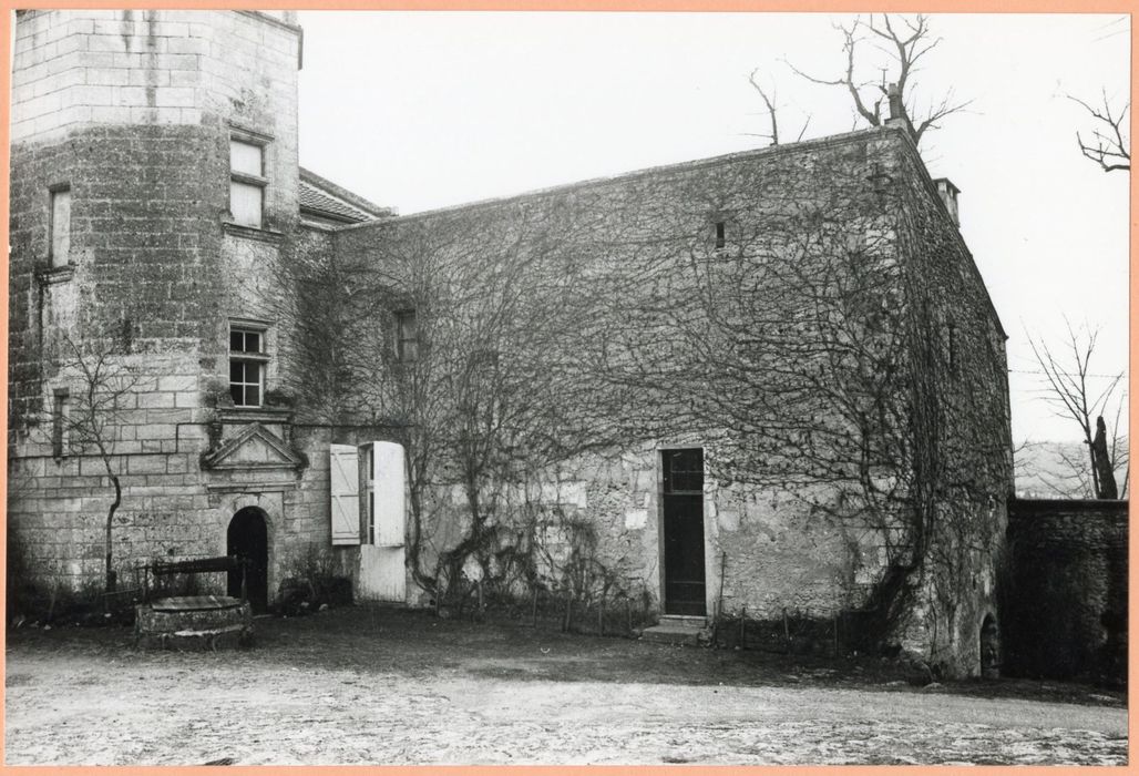 façade nord-est sur la cour intérieure