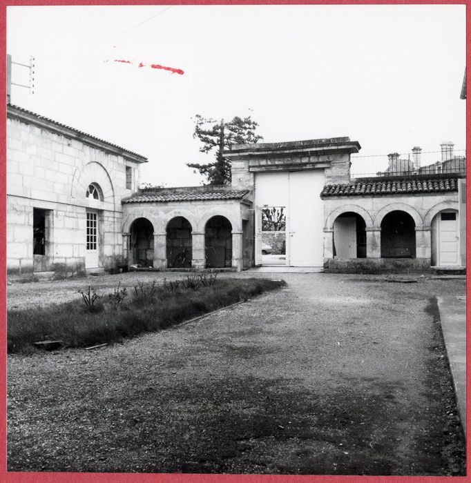 cour d’honneur, portail d’accès sur rue, élévation interne