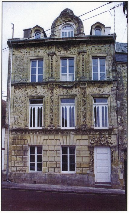 façade sur rue (photocopiée numérisée)