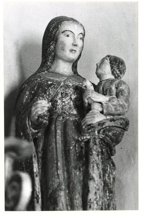 statue : Vierge à l’Enfant, vue partielle