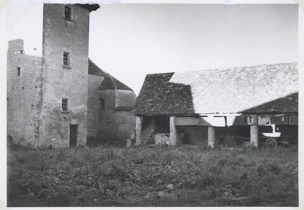 cour intérieure, bâtiment situé au nord, façade sud