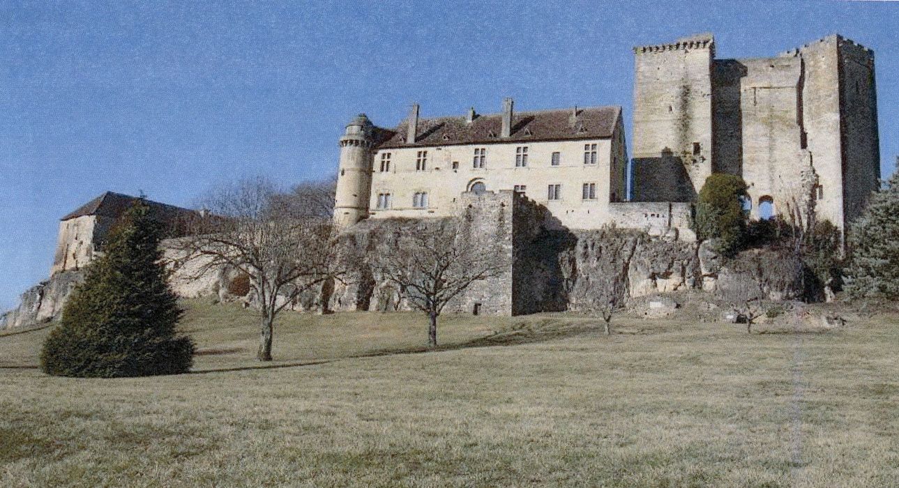 vue générale du château dans son environnement depuis le Sud-Ouest (photocopie numérisée)