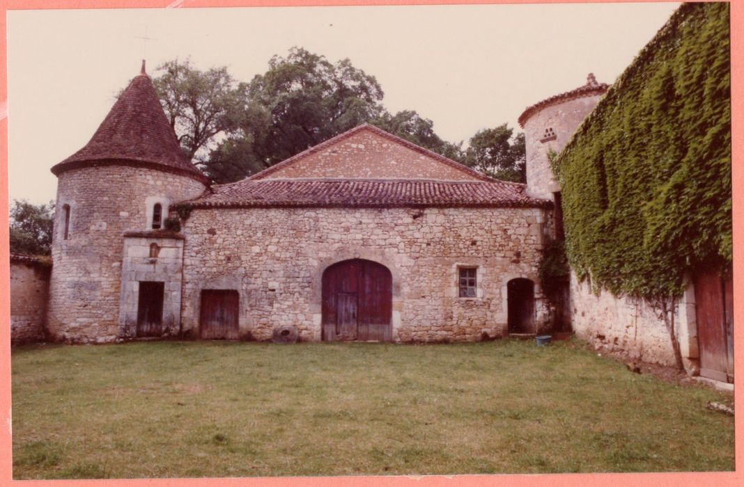 aile nord sur la cour intérieure, façade sud-est