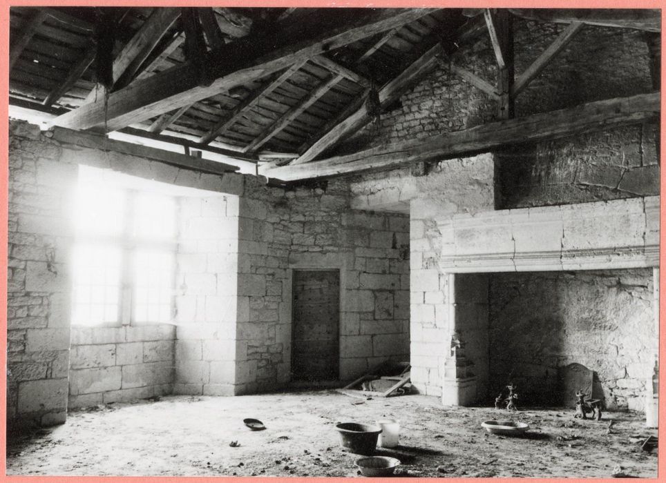 bâtiment sud, 1er étage, vue partielle de la salle ouest