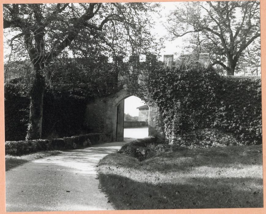 porte d’accès sud à la basse-cour