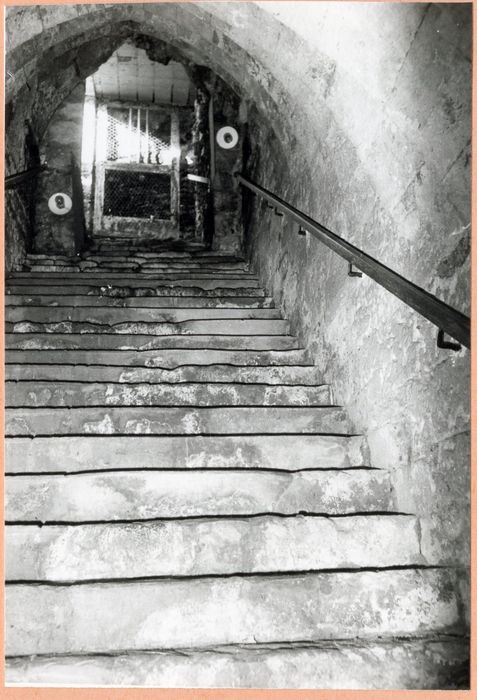 escalier d’accès aux salles souterraines
