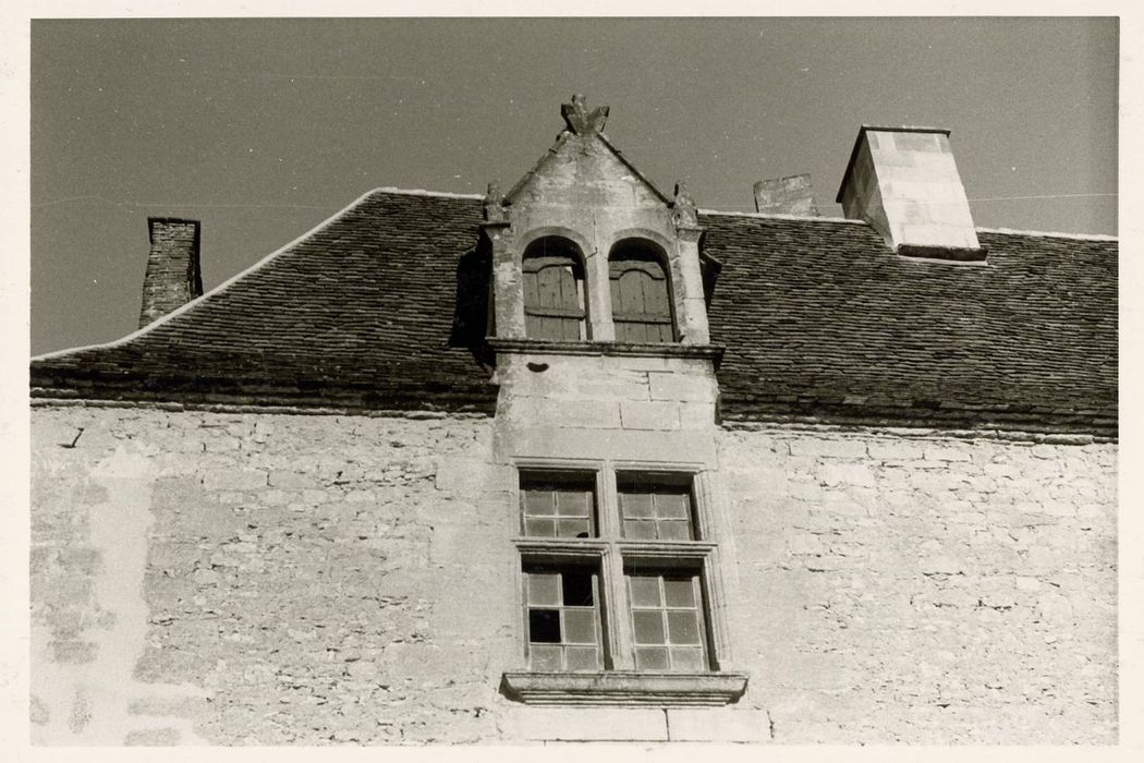 façade sud, détail d’une lucarne