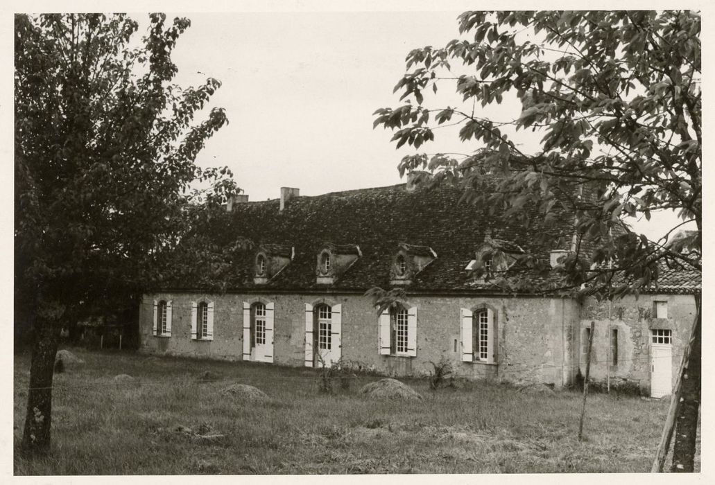 façade nord-est, vue partielle