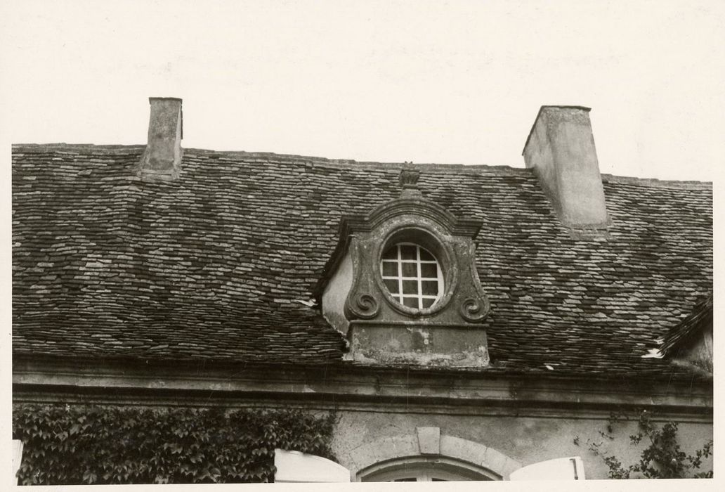 façade sud-ouest, détail d’une lucarne