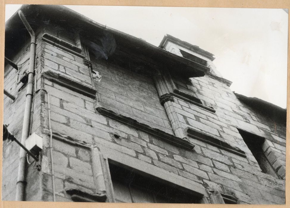 façade est, détail d’une ancienne baie