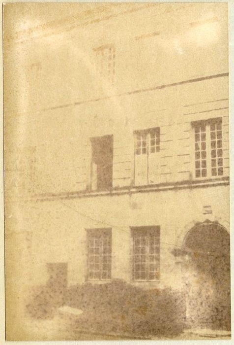 façade sur la cour d’honneur (?), vue partielle