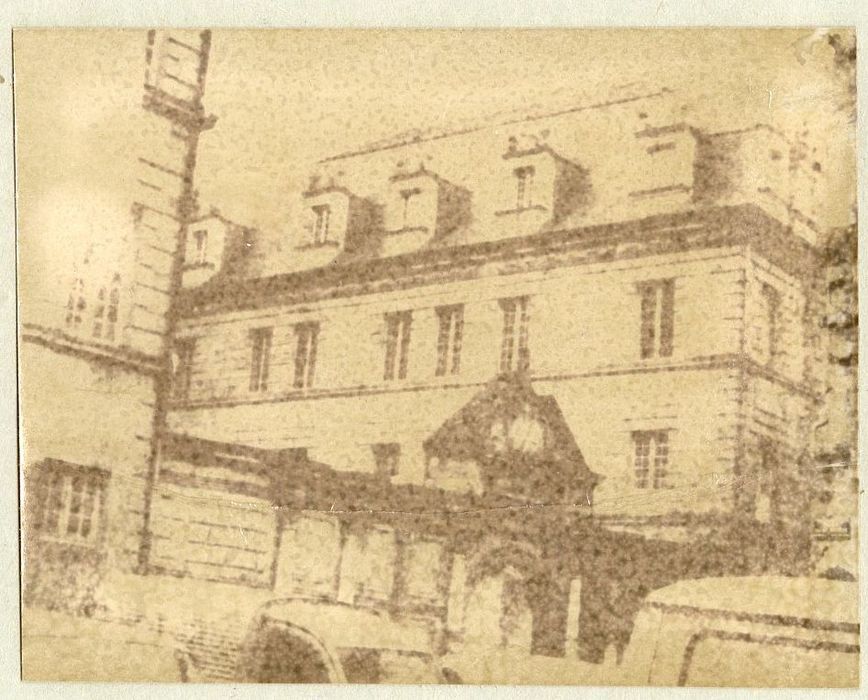 vue partielle des façades depuis la rue