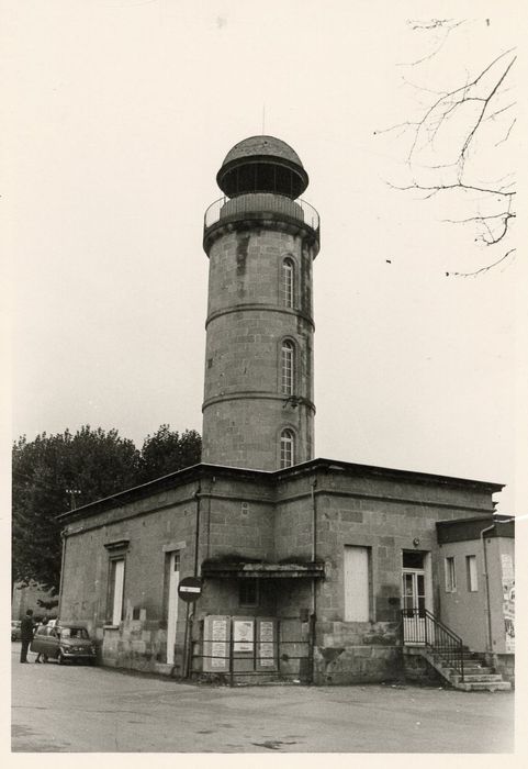 vue générale du château d’eau depuis l’Est