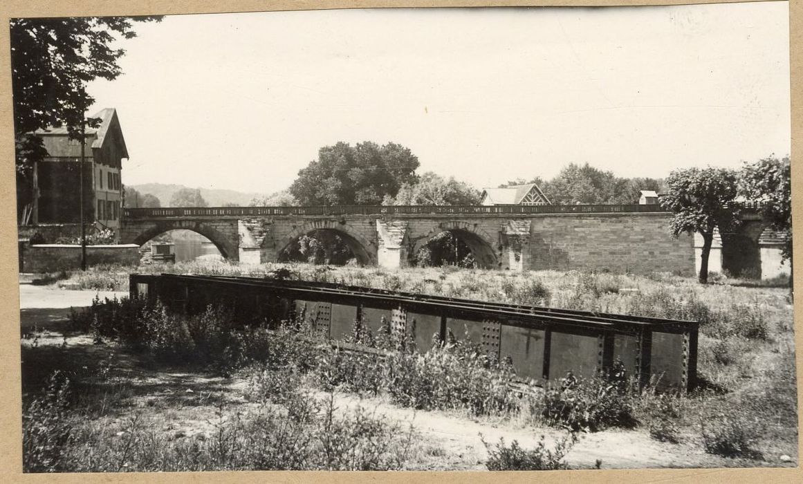 vue partielle du pont depuis l’amont, rive sud