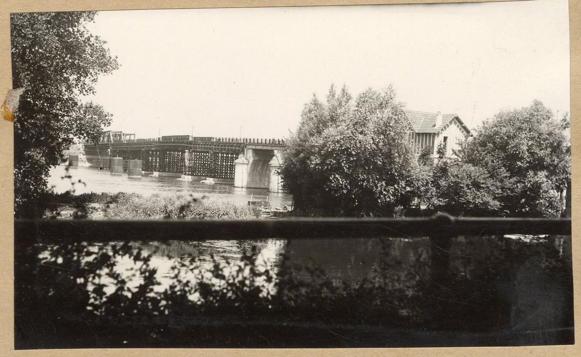 vue partielle du pont depuis l’aval, rive sud