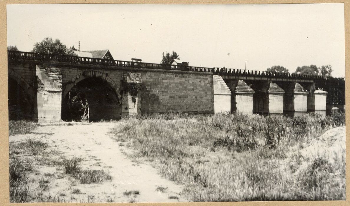 vue partielle du pont depuis l’amont, rive sud