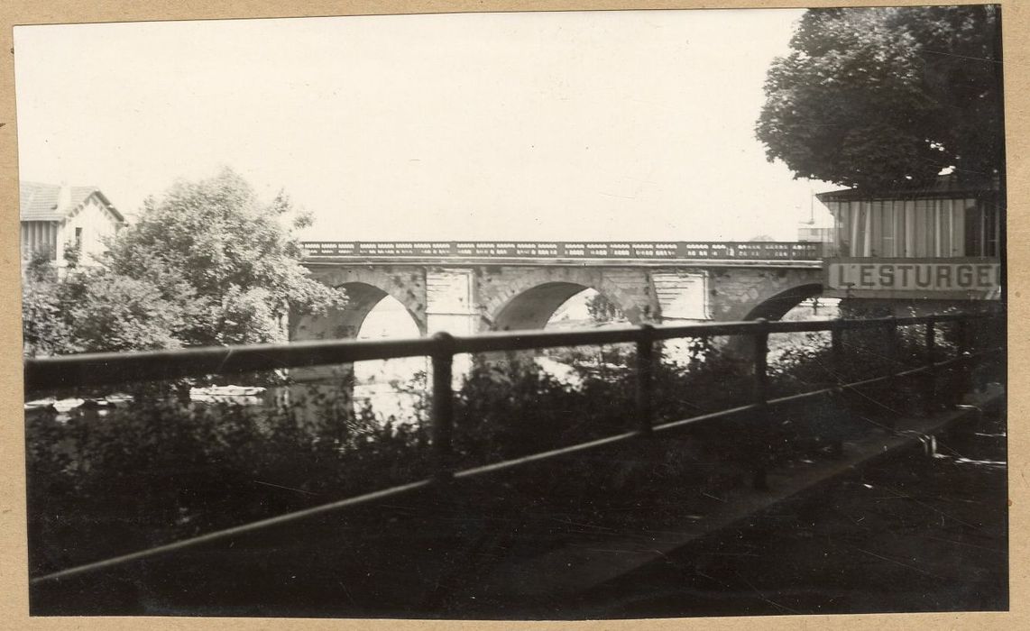 vue partielle du pont depuis l’amont, rive sud