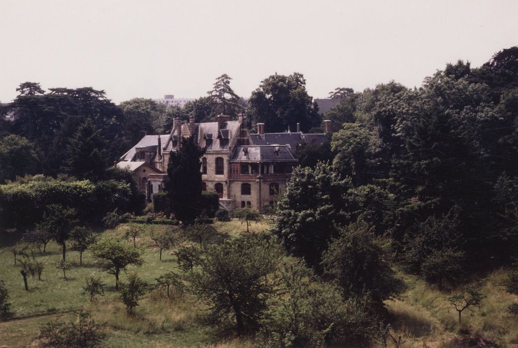 vue générale de la maison de Charles dans son environnement depuis la maison d’Ernest au Nord