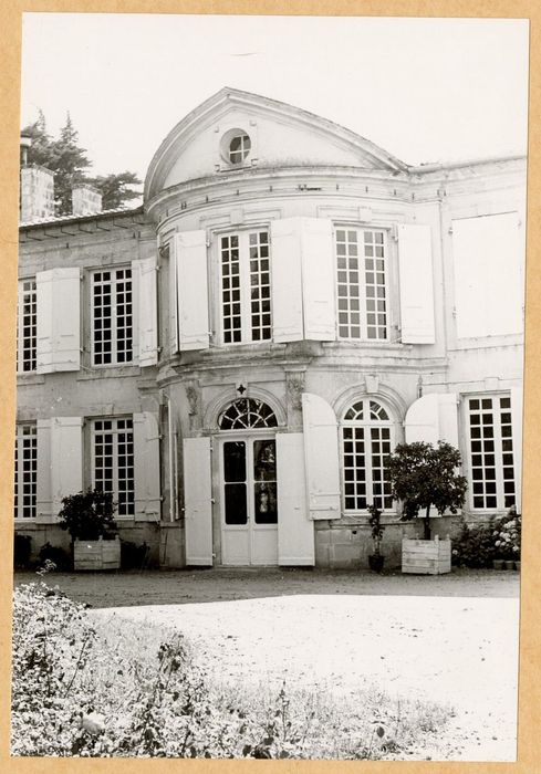 façade est, vue partielle