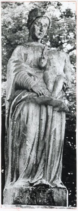 statue : Vierge à l’Enfant