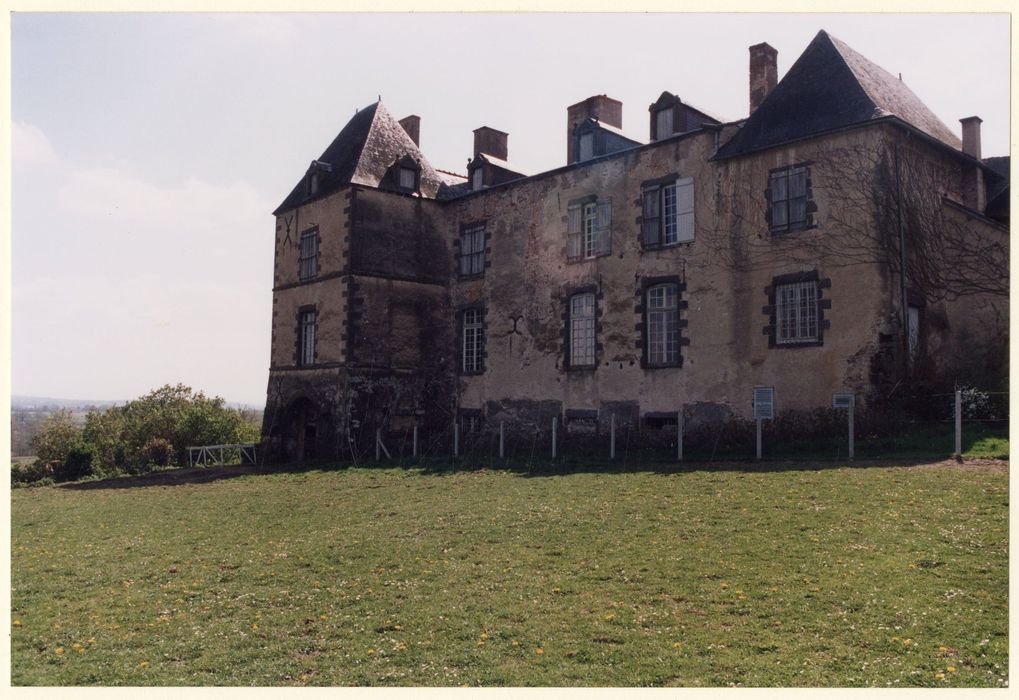 façade nord-est, vue partielle