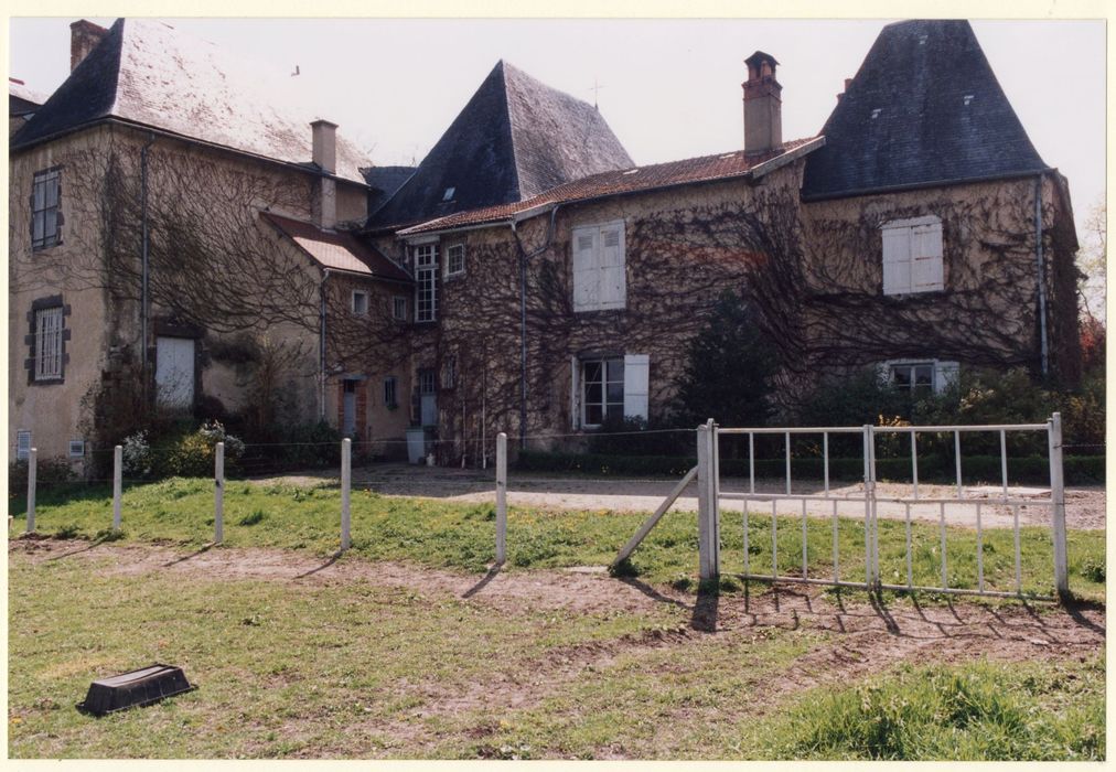 façade nord-est, vue partielle