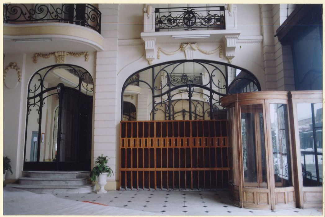grand hall depuis la rue Meynadier