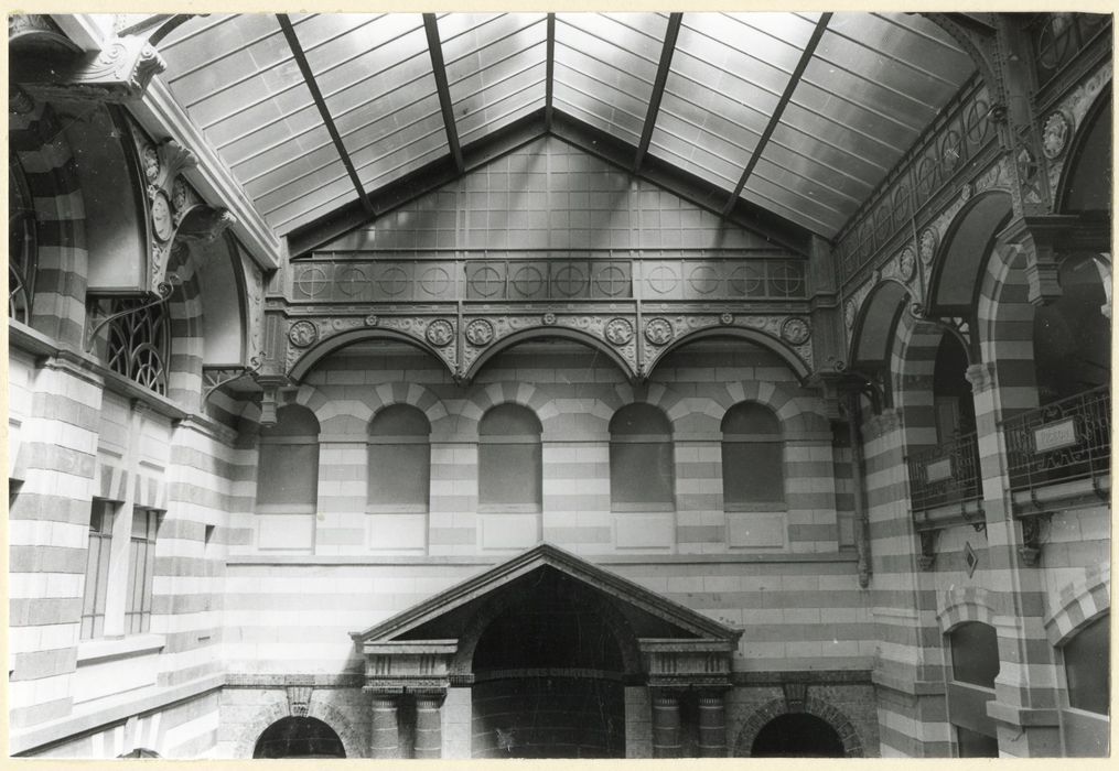 hall de la Source des Chanteurs, élévation est