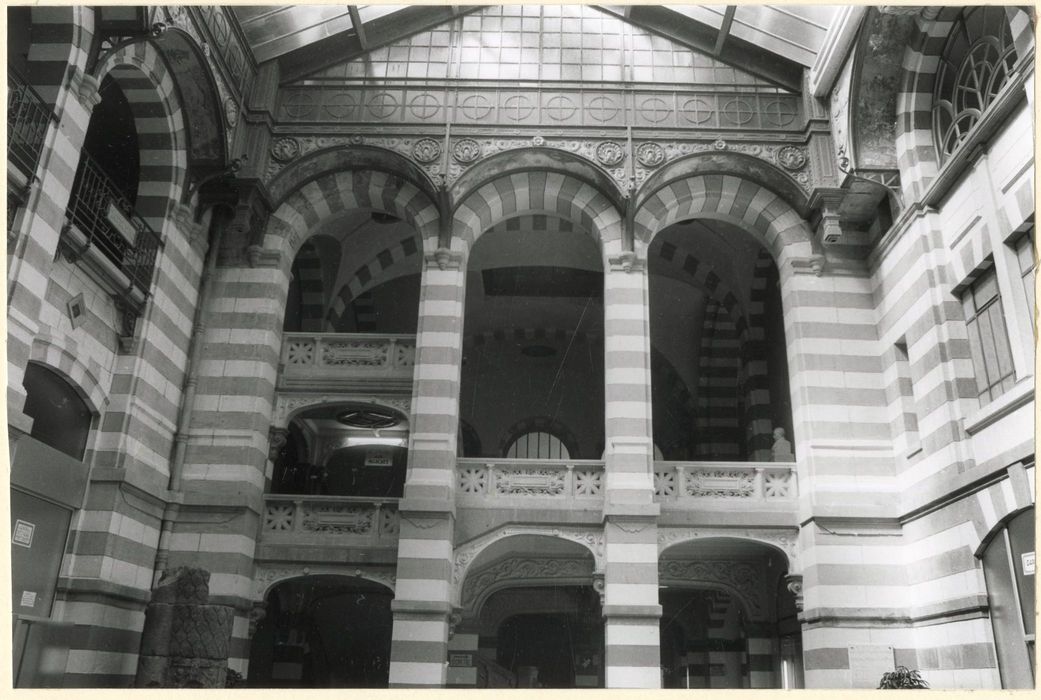 hall de la Source des Chanteurs, élévation ouest