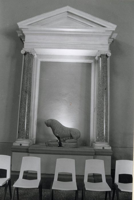 statue : Lionne
