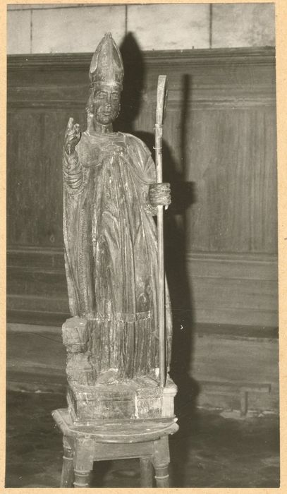 statue : Saint évêque (saint Éloi ?)