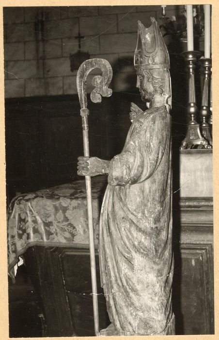 statue : Saint évêque (saint Éloi ?), profil gauche