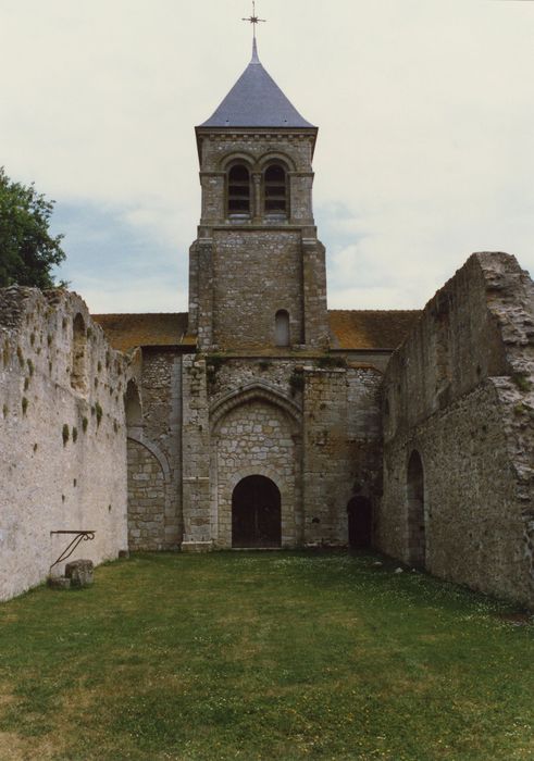 vestiges de la nef, clocher, élévation ouest