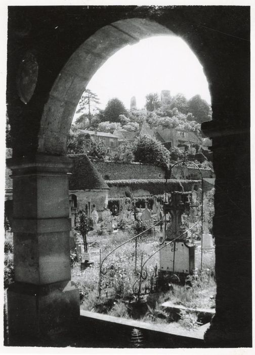 vue partielle du cimetière depuis la galerie est