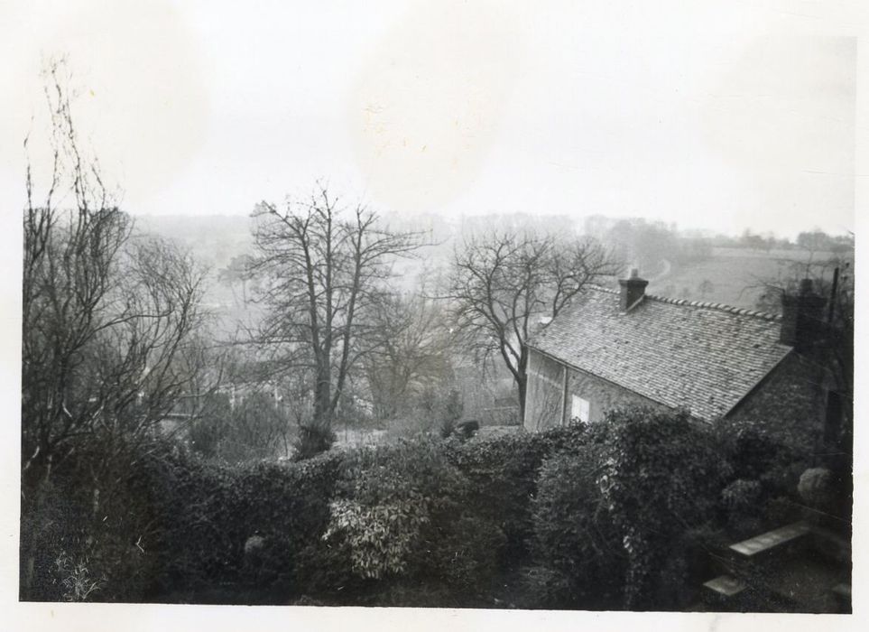 vue générale de l’environnement depuis le balcon du 1er étage en direction du Sud
