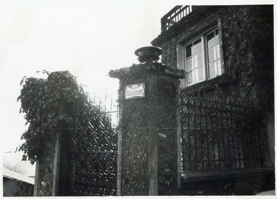 portail d’accès est sur rue