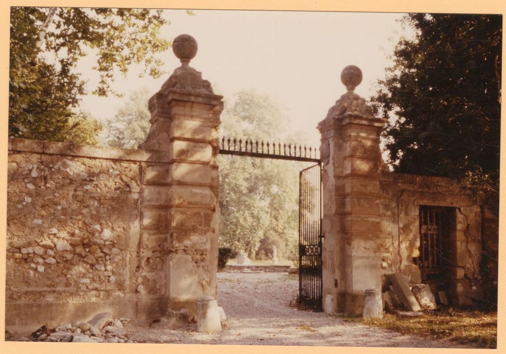 portail d’accès ouest au domaine