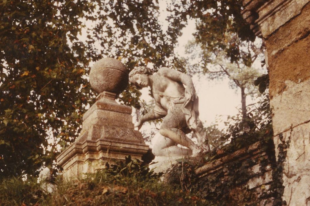parc,  statue de l’éphèbe de la grande fontaine